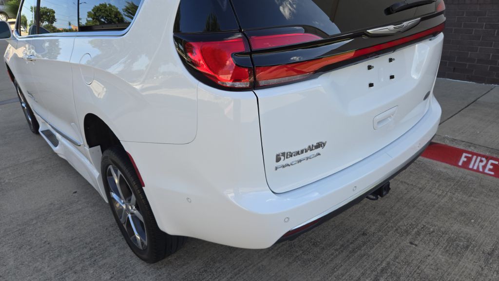 2022 Chrysler Pacifica Image 28