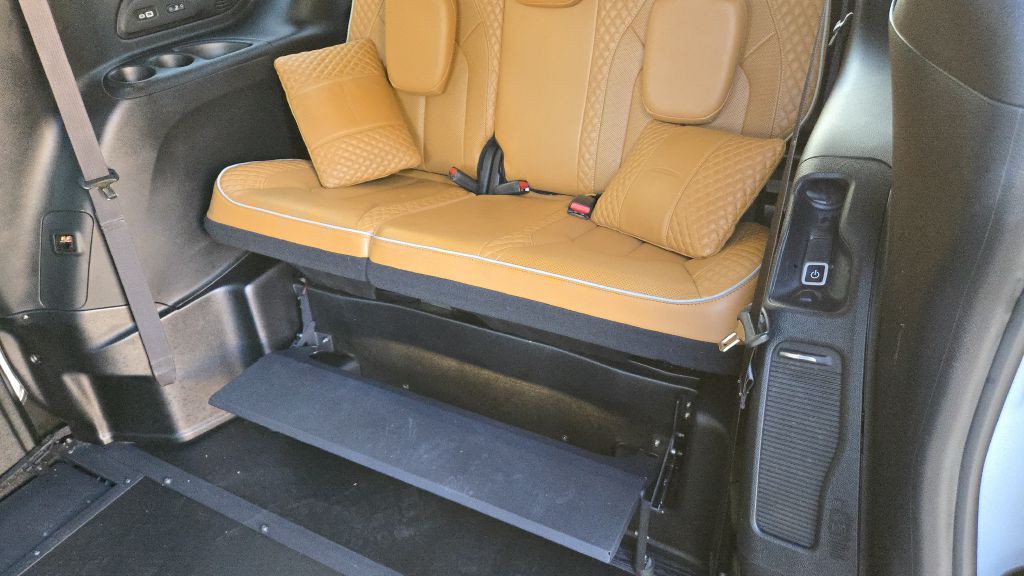 2022 Chrysler Pacifica Image 39