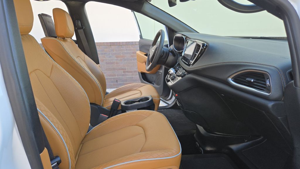 2022 Chrysler Pacifica Image 61