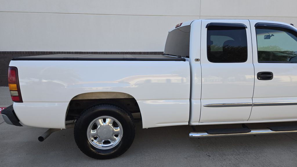 2003 GMC Sierra Image 8
