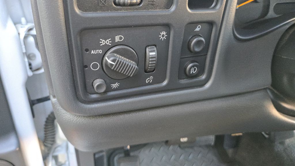 2003 GMC Sierra Image 36
