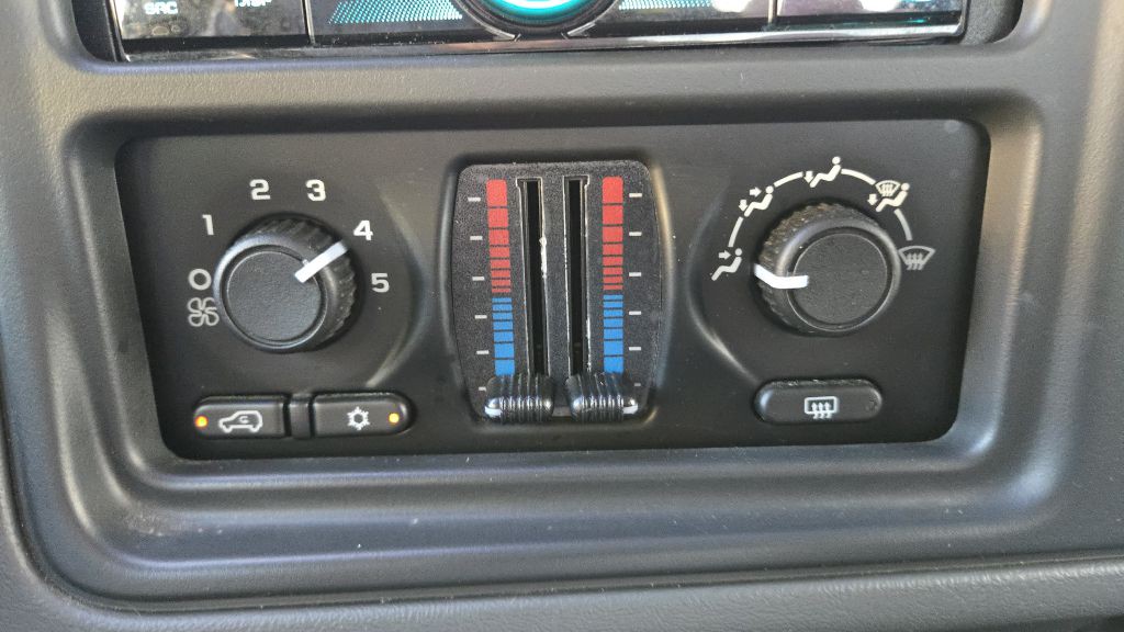 2003 GMC Sierra Image 47