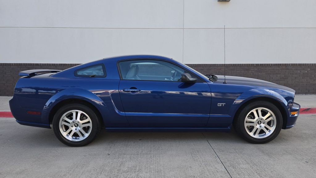 2006 Ford Mustang Image 2