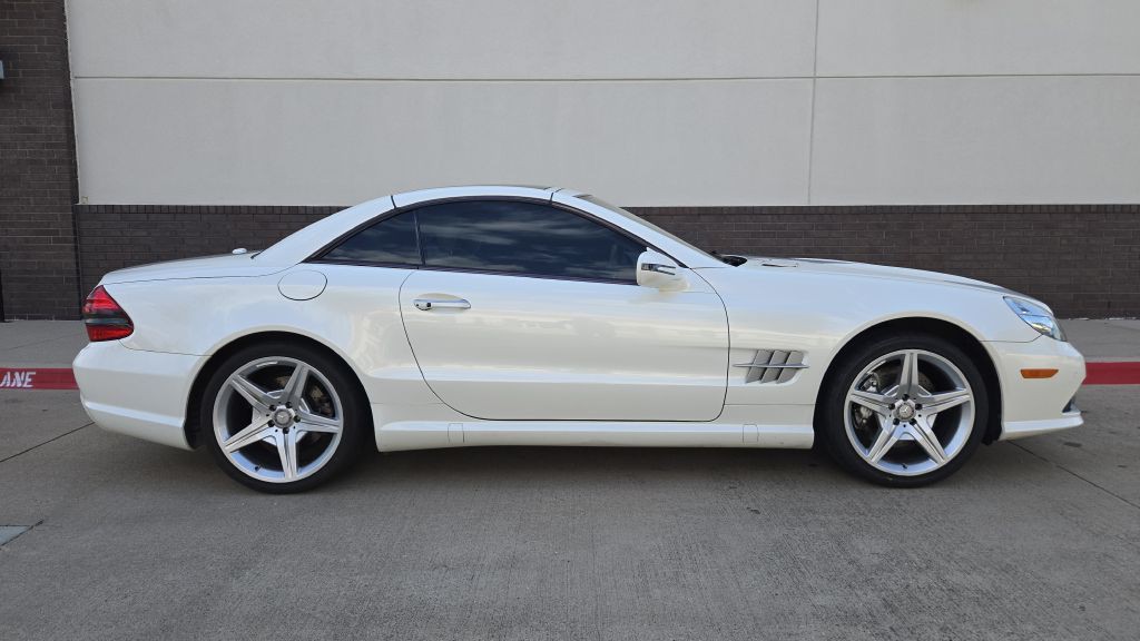 2011 Mercedes-Benz SL-Class Image 3