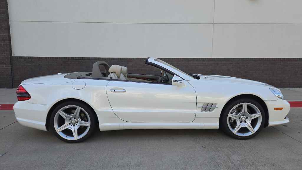 2011 Mercedes-Benz SL-Class Image 4