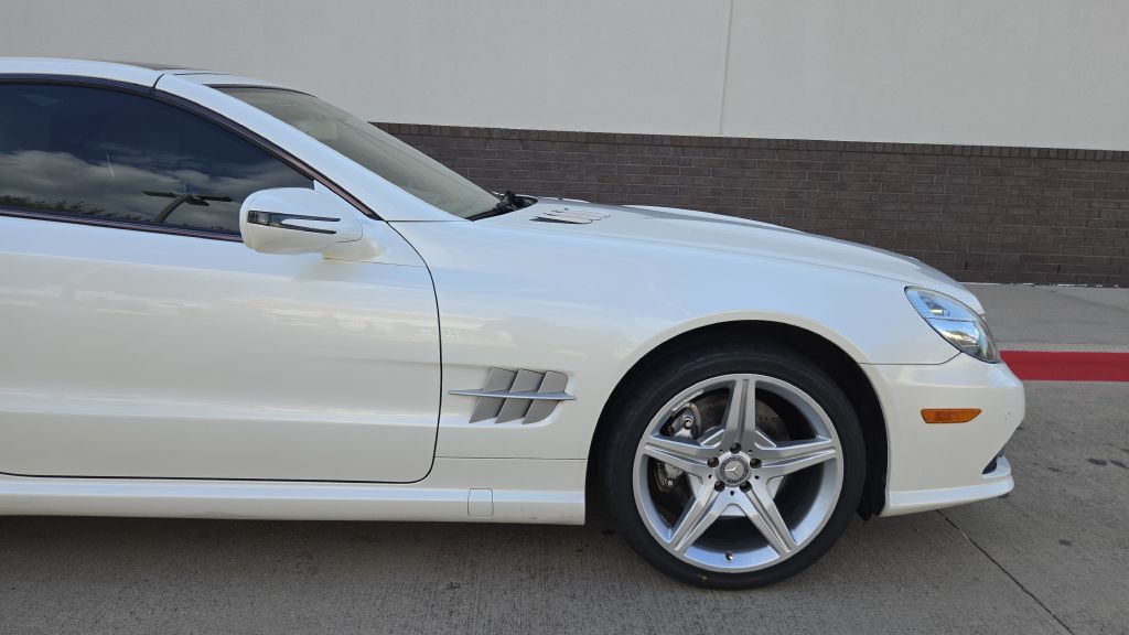 2011 Mercedes-Benz SL-Class Image 12