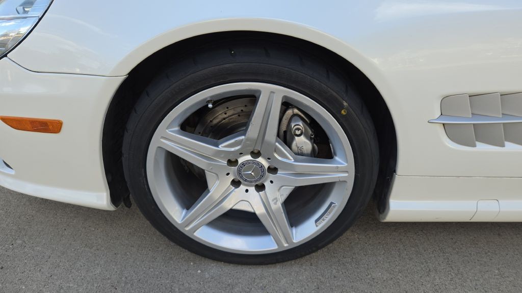 2011 Mercedes-Benz SL-Class Image 20