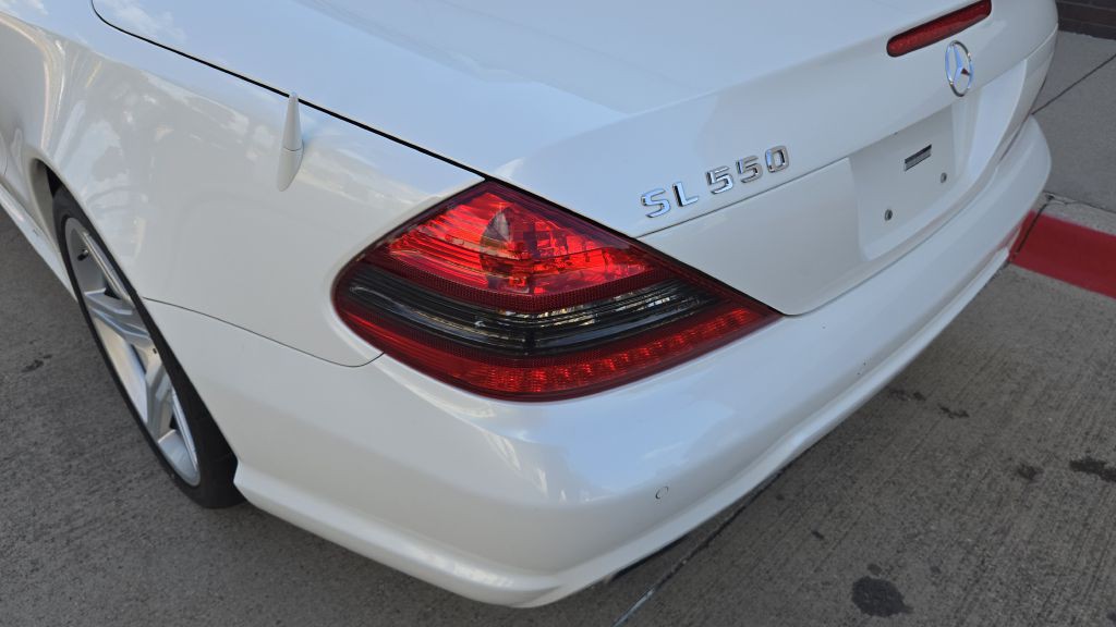 2011 Mercedes-Benz SL-Class Image 24