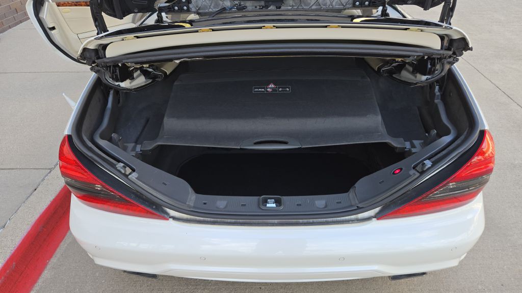 2011 Mercedes-Benz SL-Class Image 28