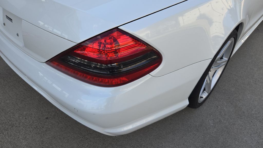 2011 Mercedes-Benz SL-Class Image 30