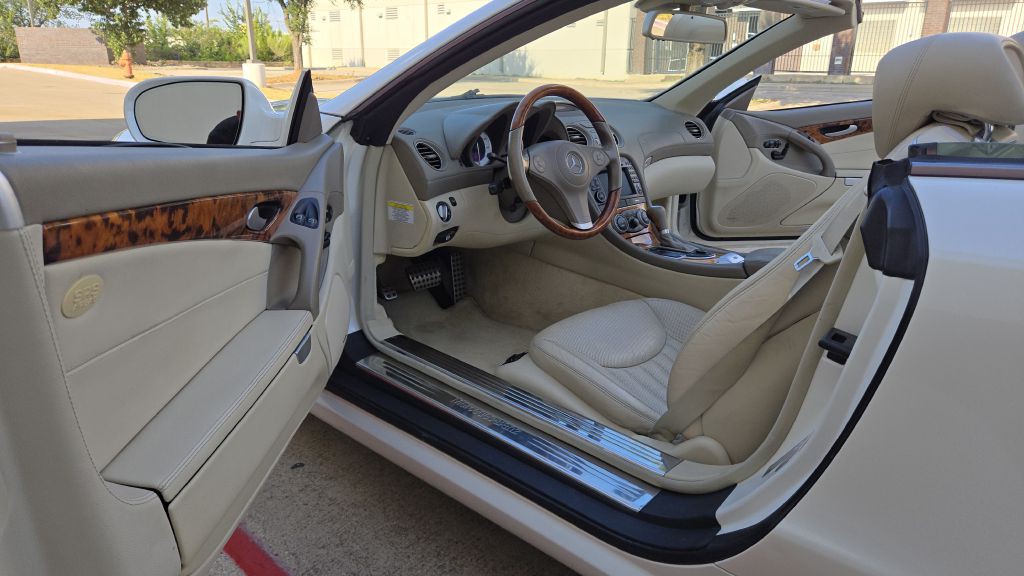 2011 Mercedes-Benz SL-Class Image 31