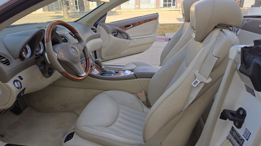 2011 Mercedes-Benz SL-Class Image 35