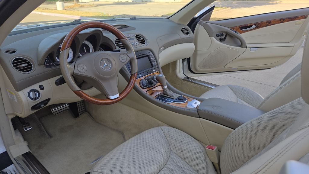 2011 Mercedes-Benz SL-Class Image 39