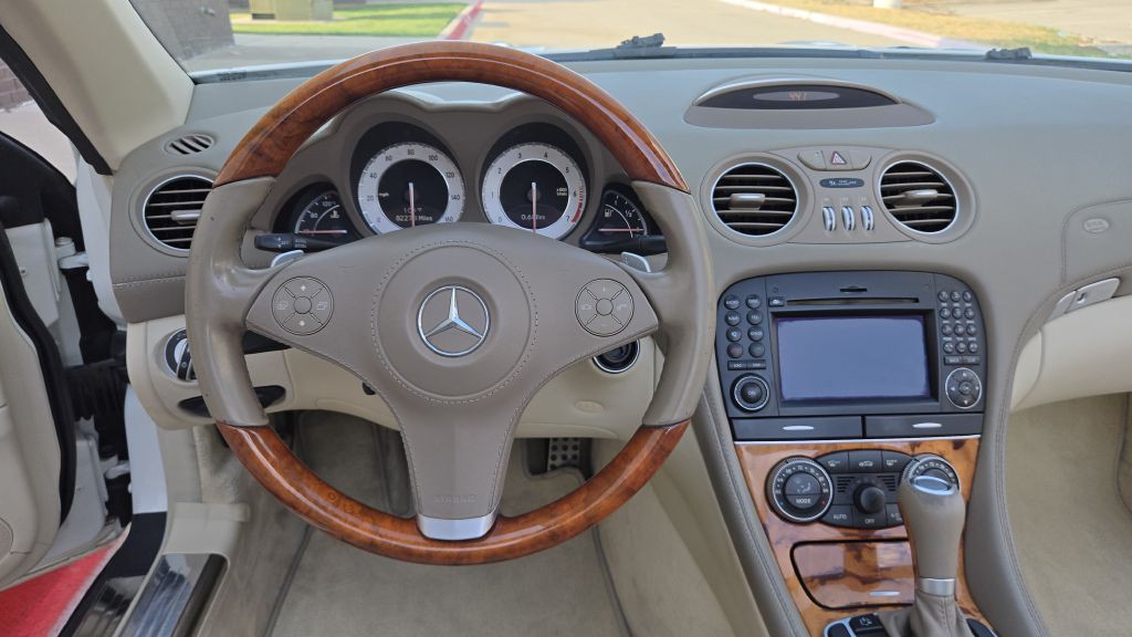 2011 Mercedes-Benz SL-Class Image 40