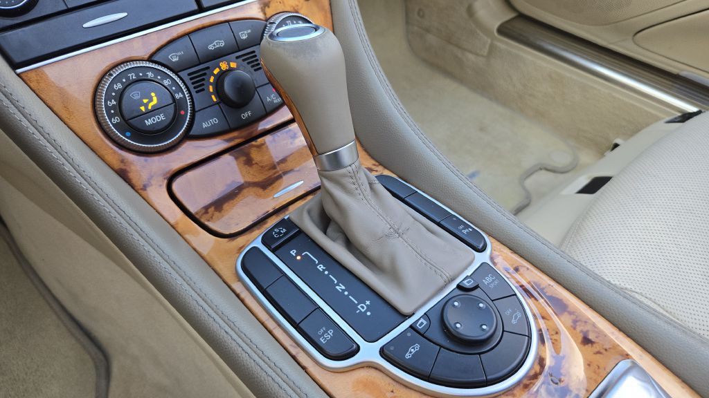 2011 Mercedes-Benz SL-Class Image 43