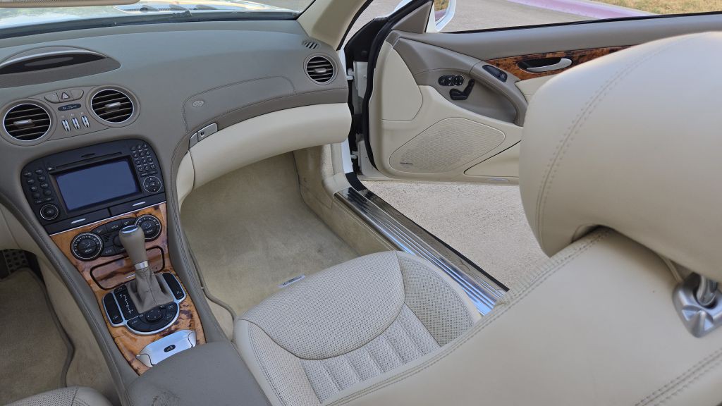 2011 Mercedes-Benz SL-Class Image 48