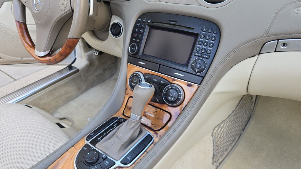 2011 Mercedes-Benz SL-Class Image 58
