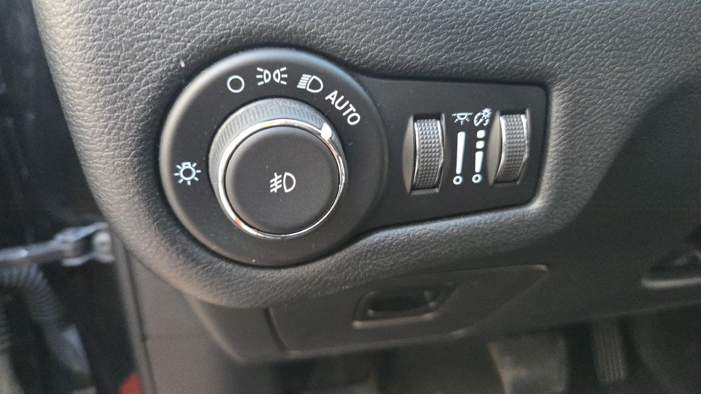 2021 Jeep Cherokee Image 38