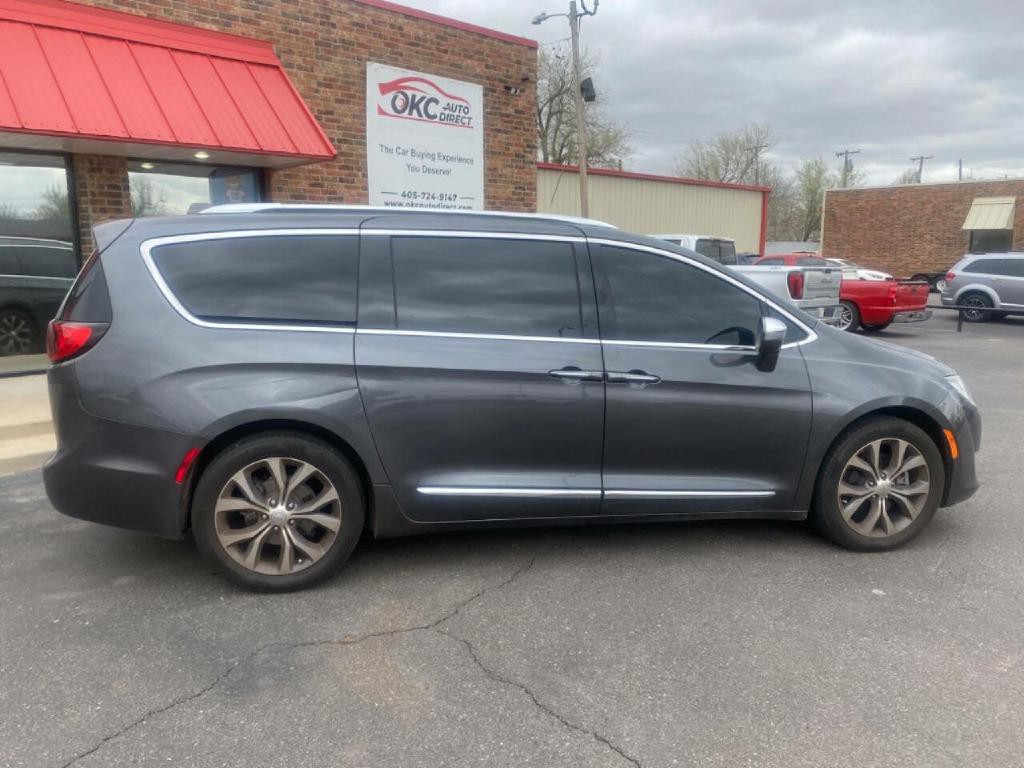 2018 Chrysler Pacifica Image 2