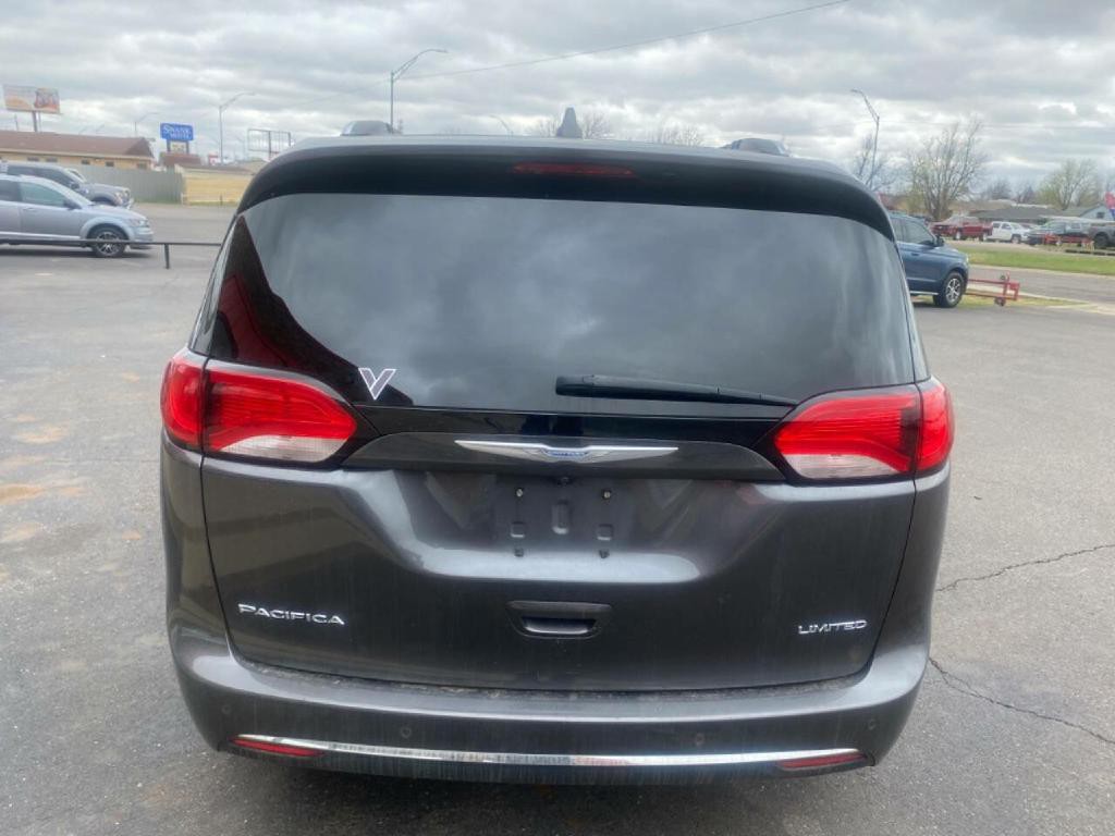 2018 Chrysler Pacifica Image 3