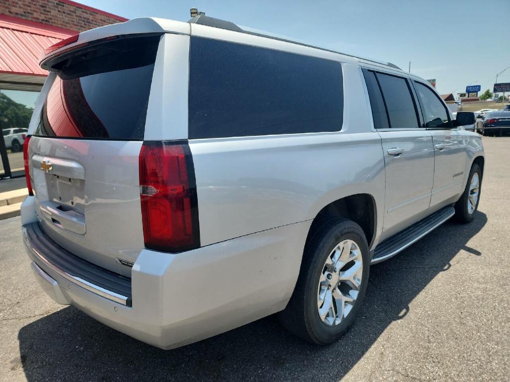 2018 Chevrolet Suburban Image 3