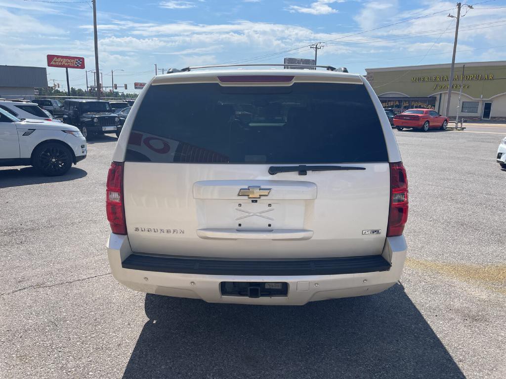2008 Chevrolet Suburban Image 3