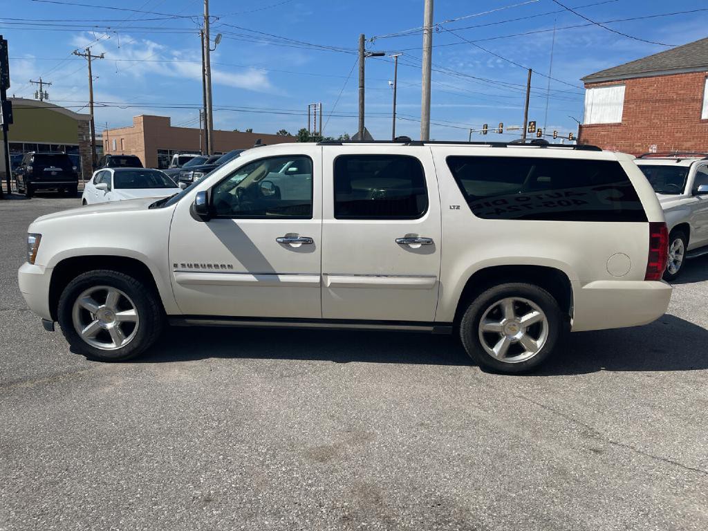 2008 Chevrolet Suburban Image 4