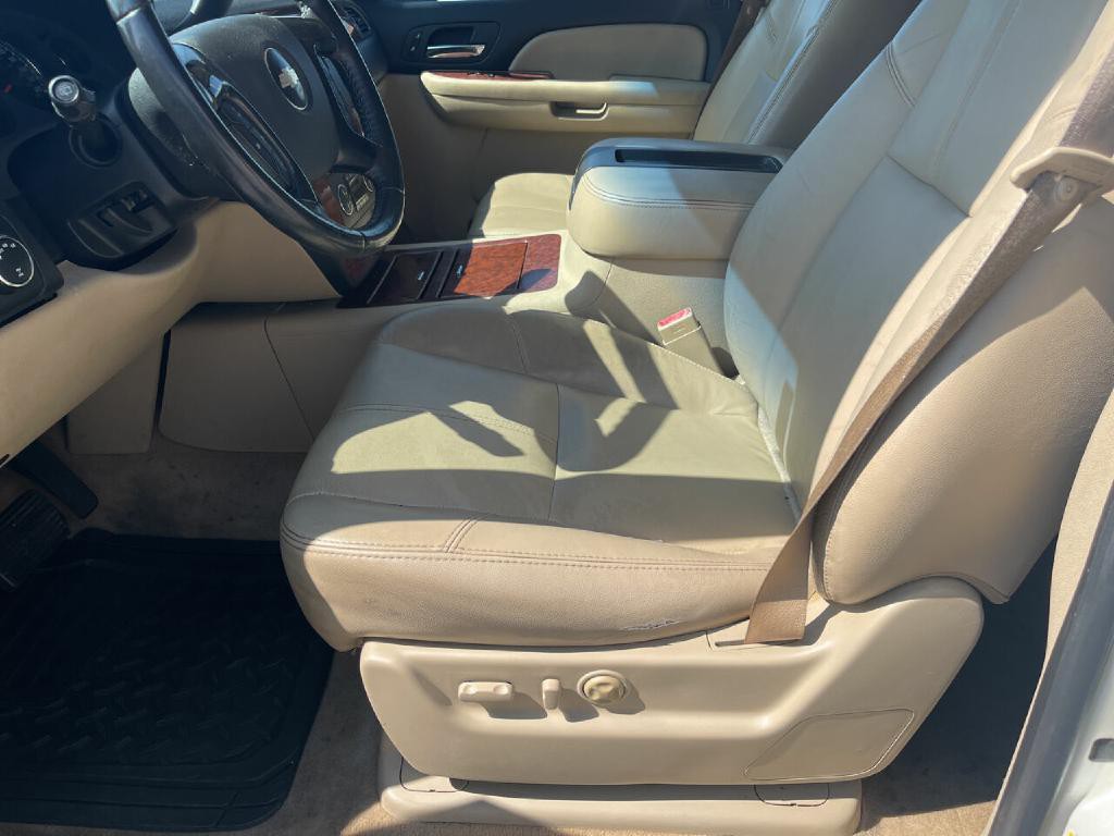 2008 Chevrolet Suburban Image 8