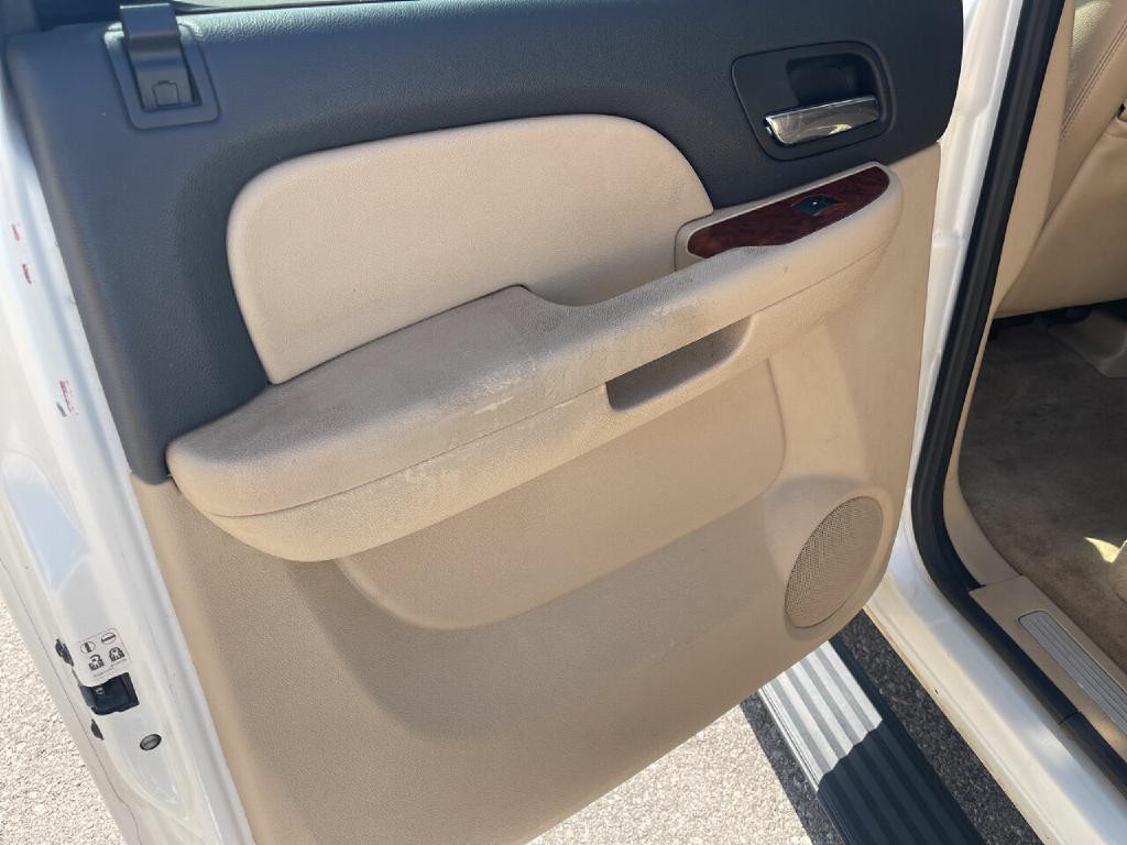 2008 Chevrolet Suburban Image 14