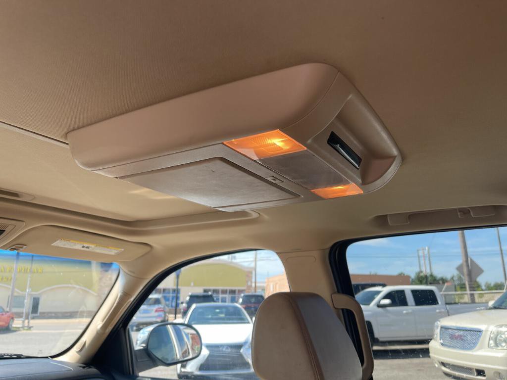 2008 Chevrolet Suburban Image 16