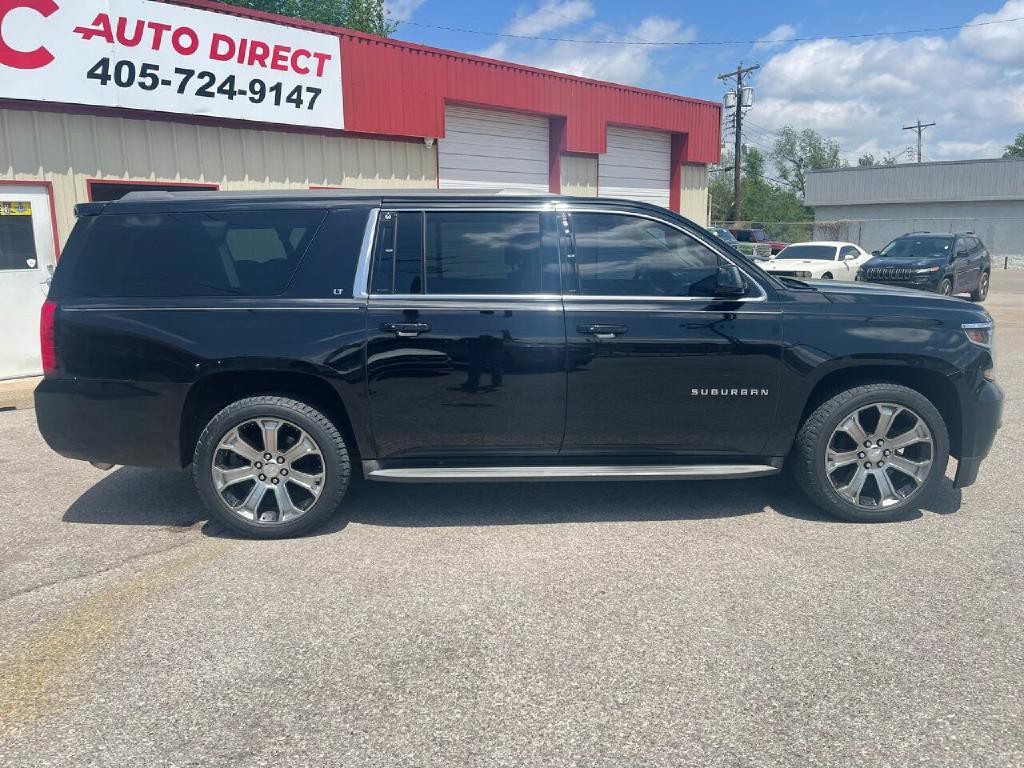 2015 Chevrolet Suburban Image 2