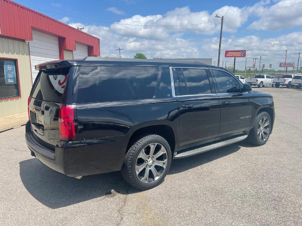 2015 Chevrolet Suburban Image 3