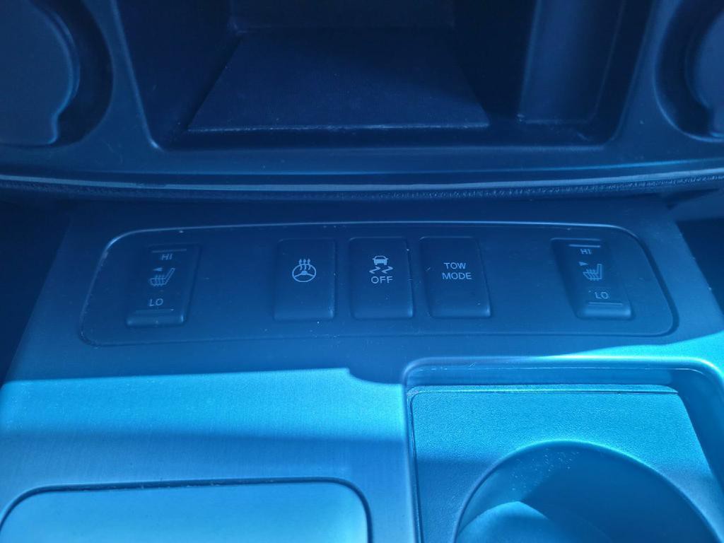 2014 Nissan Armada Image 19