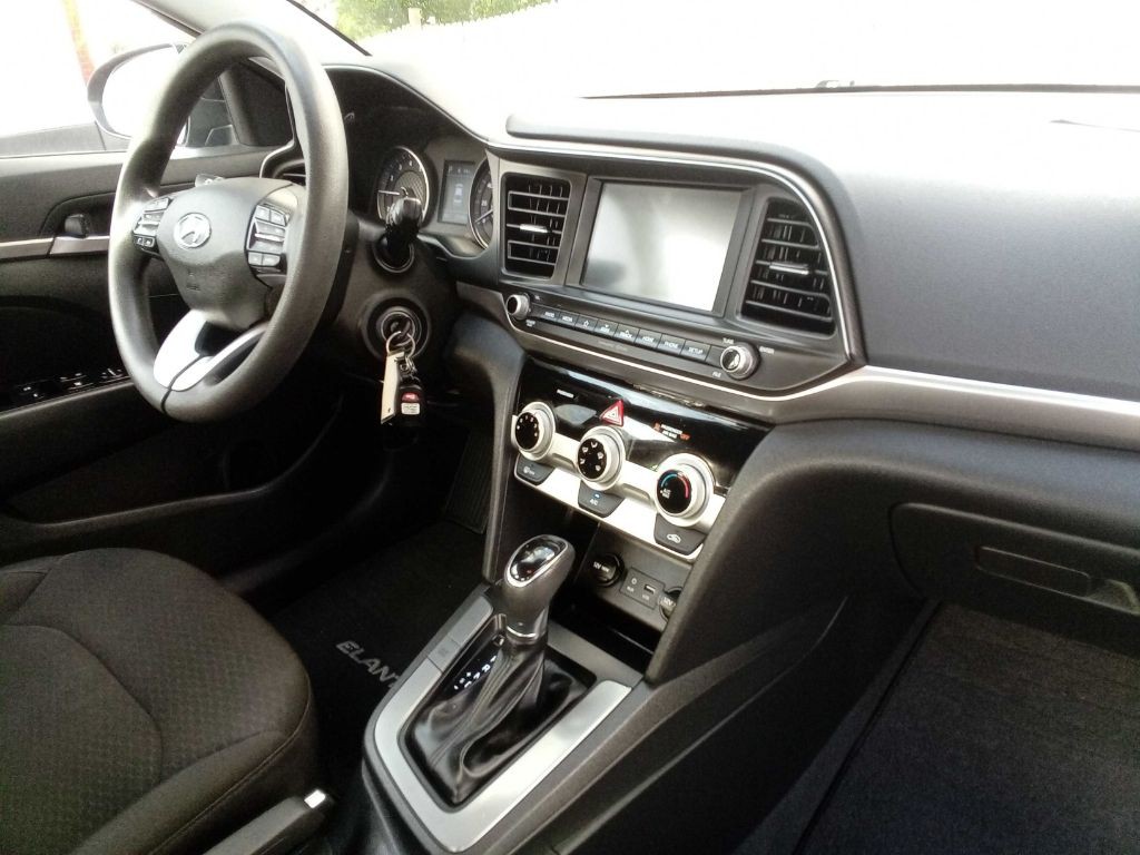 2019 Hyundai Elantra Image 17