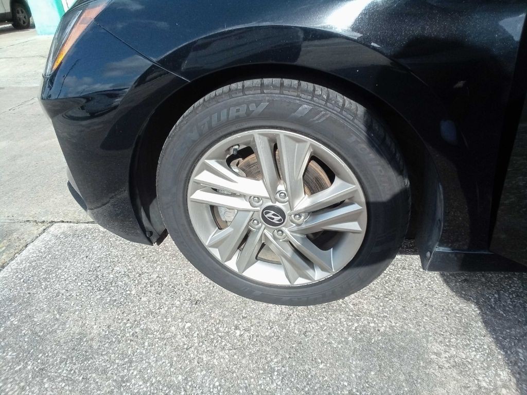 2019 Hyundai Elantra Image 19