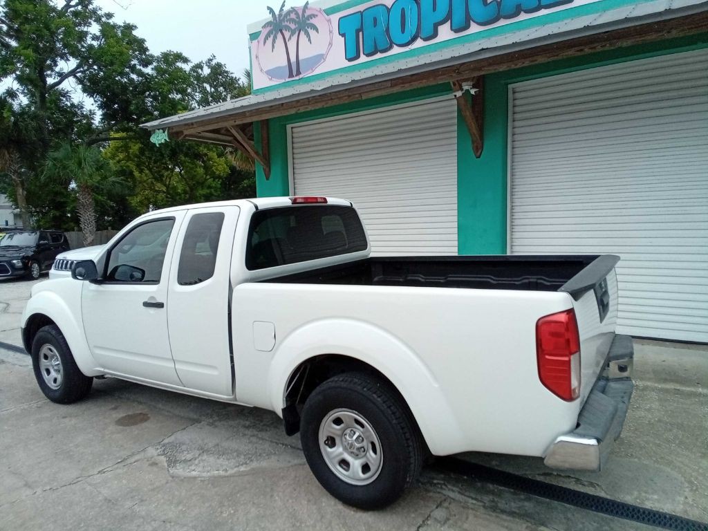 2016 Nissan Frontier Image 8