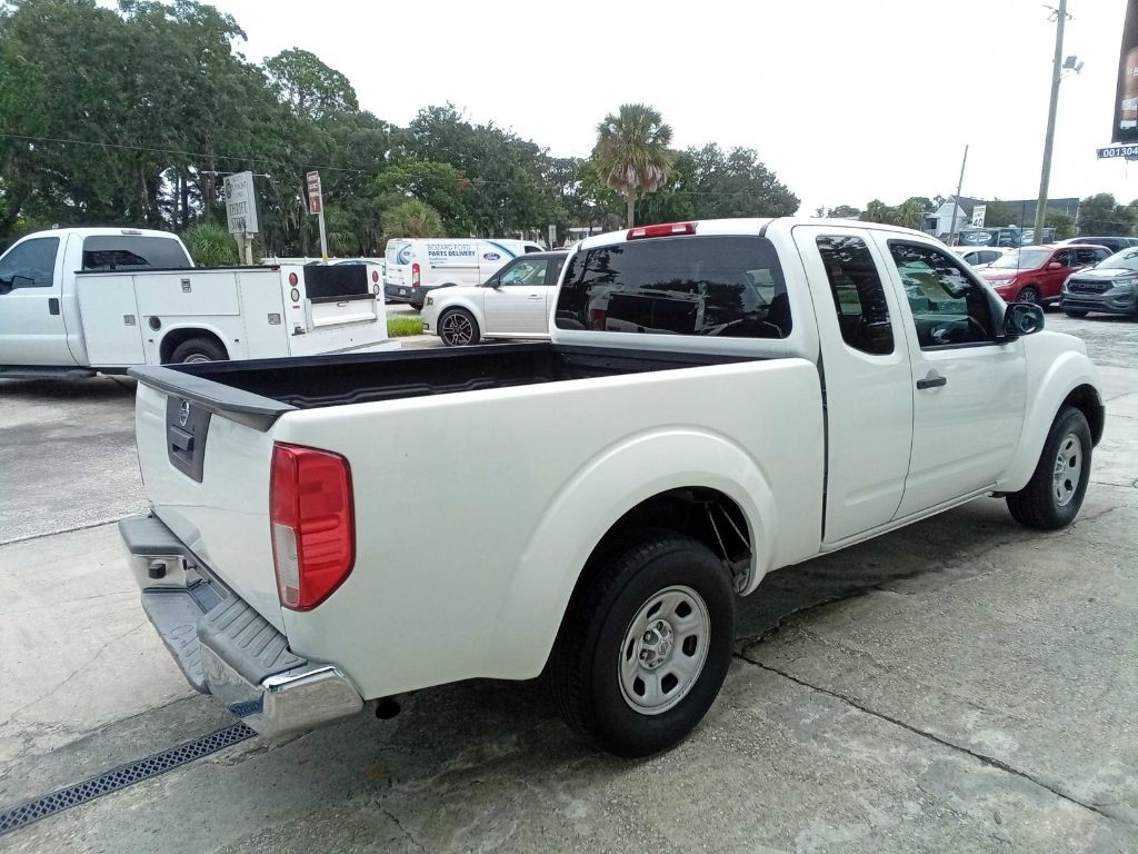 2016 Nissan Frontier Image 16