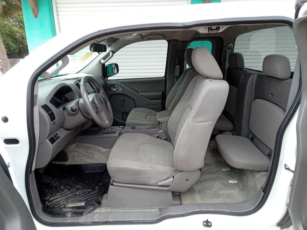 2016 Nissan Frontier Image 21