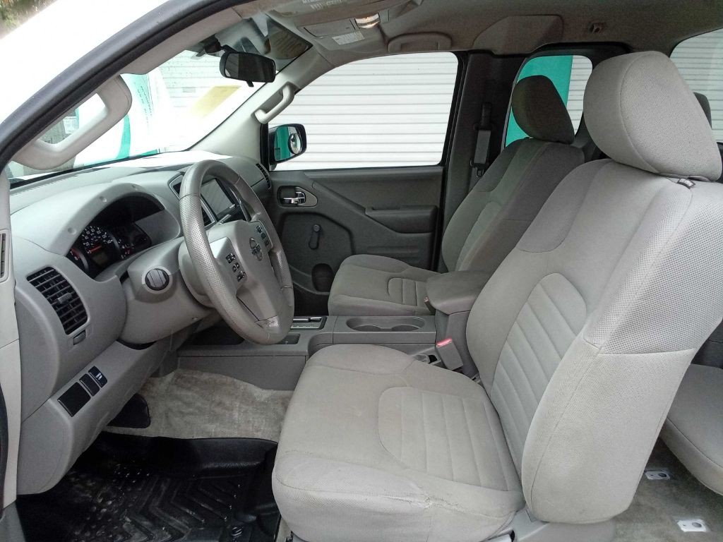 2016 Nissan Frontier Image 22