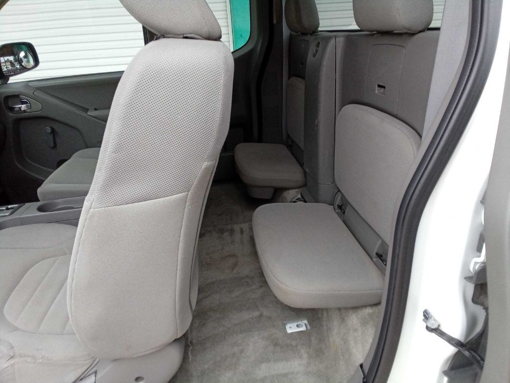 2016 Nissan Frontier Image 24