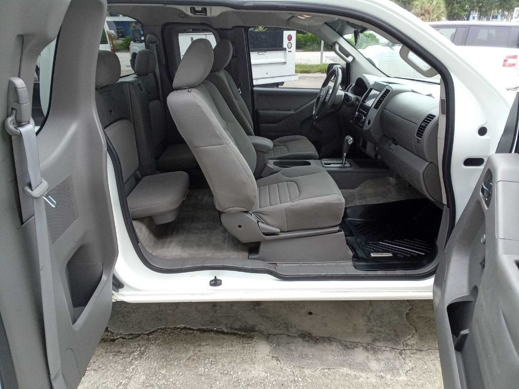 2016 Nissan Frontier Image 25