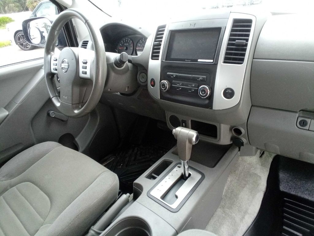 2016 Nissan Frontier Image 28