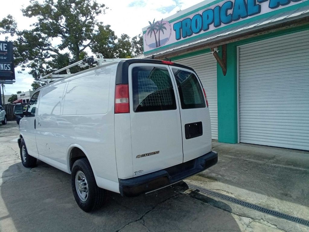 2017 Chevrolet Express Image 5