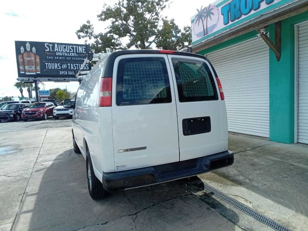 2017 Chevrolet Express Image 6