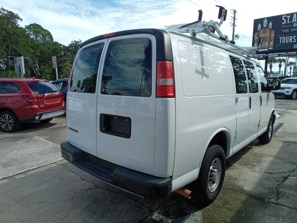 2017 Chevrolet Express Image 12