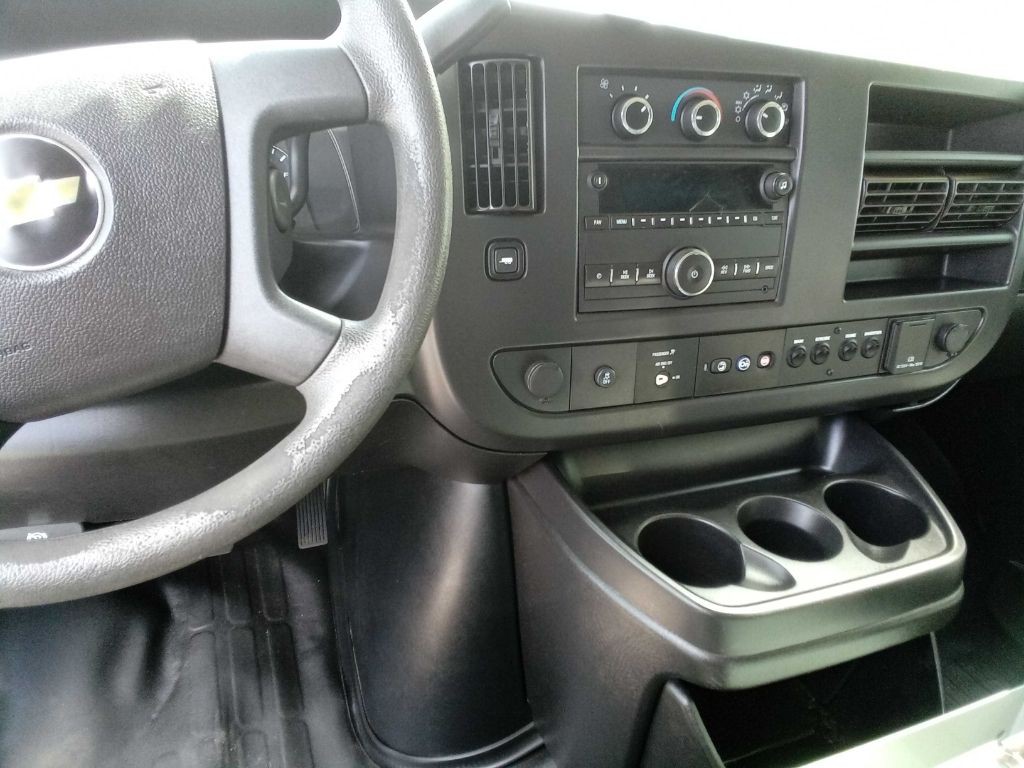 2017 Chevrolet Express Image 15