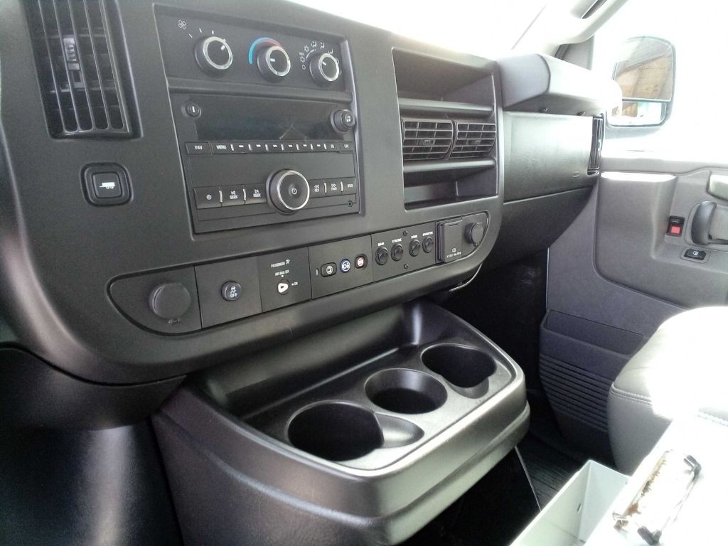 2017 Chevrolet Express Image 16