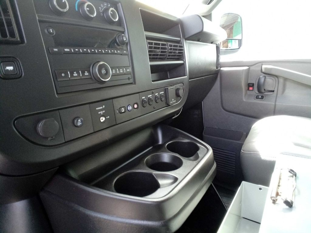 2017 Chevrolet Express Image 17