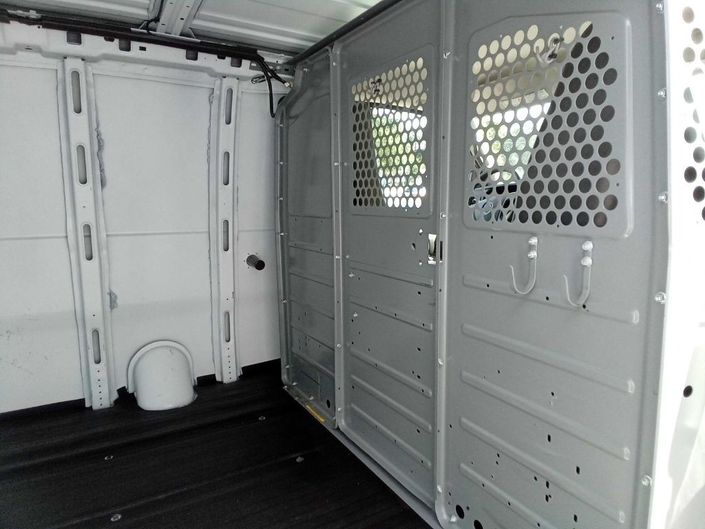 2017 Chevrolet Express Image 21