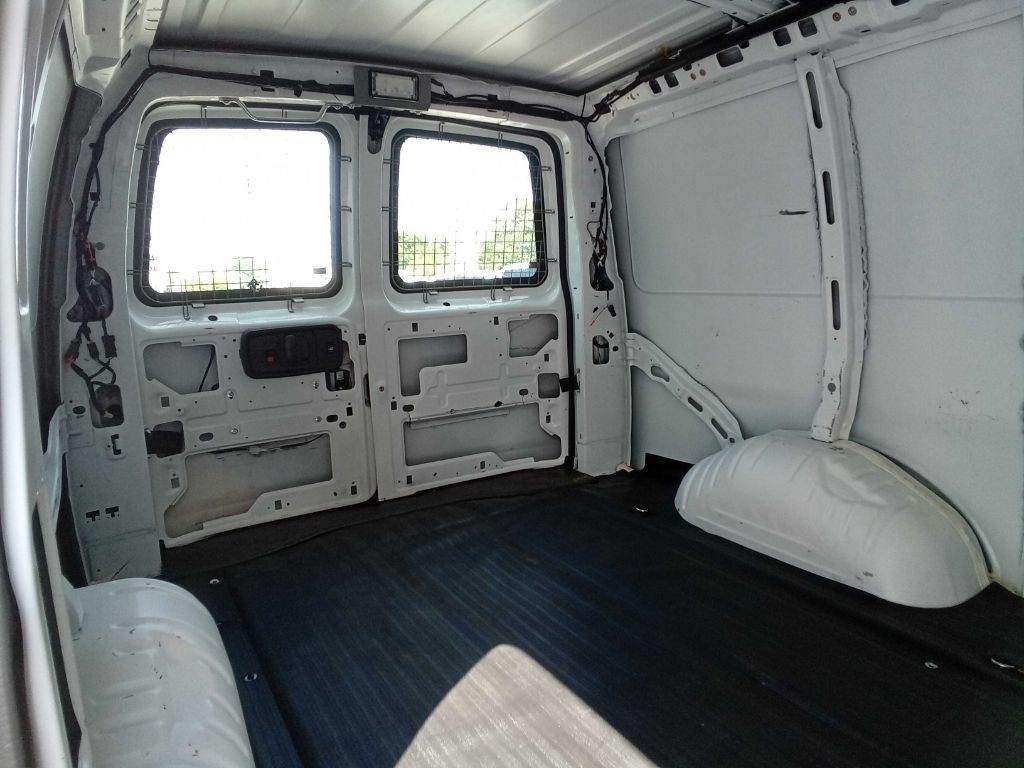 2017 Chevrolet Express Image 22